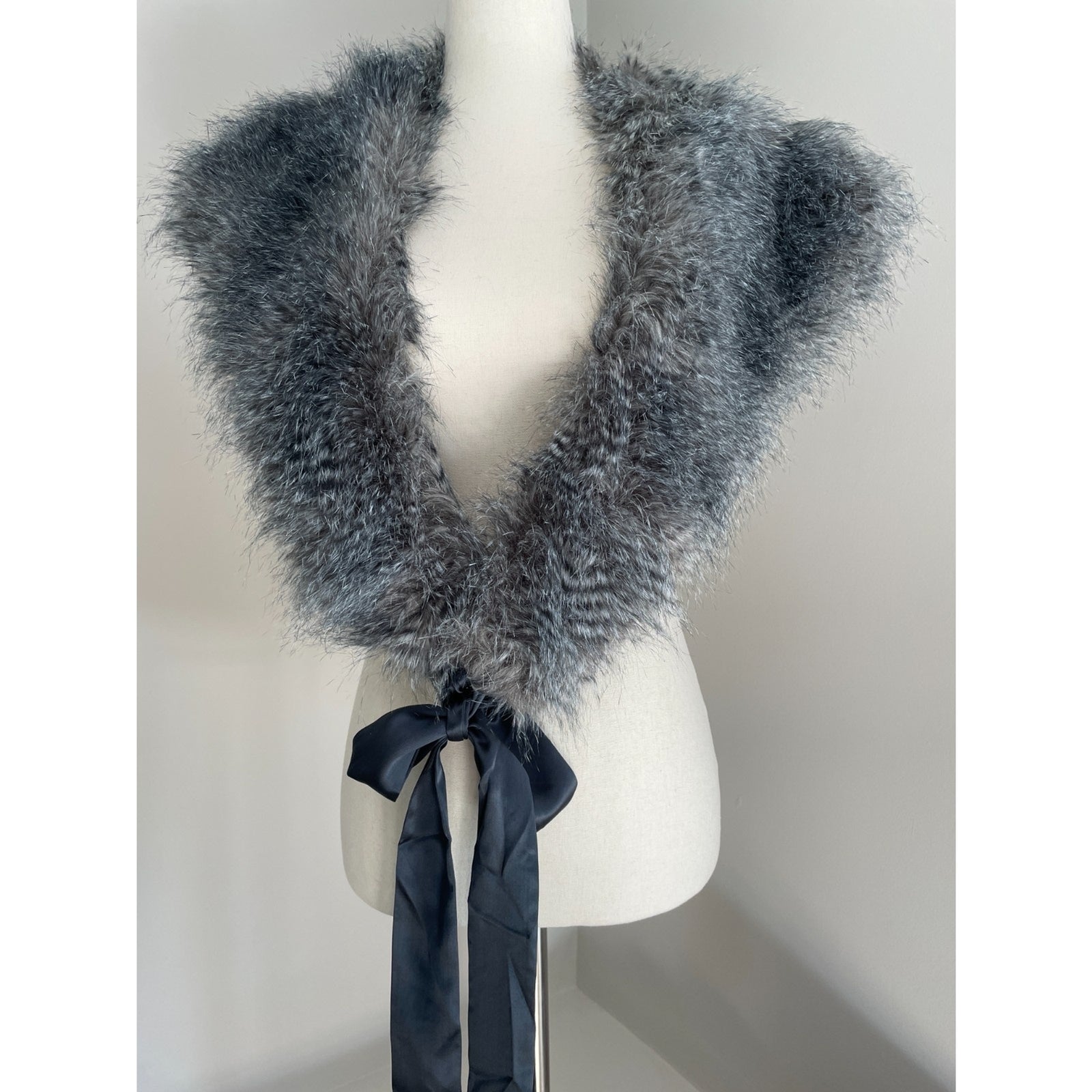 RANDOLPH DUKE The Look Faux Fur Removable Stole Collar, Silver & White0