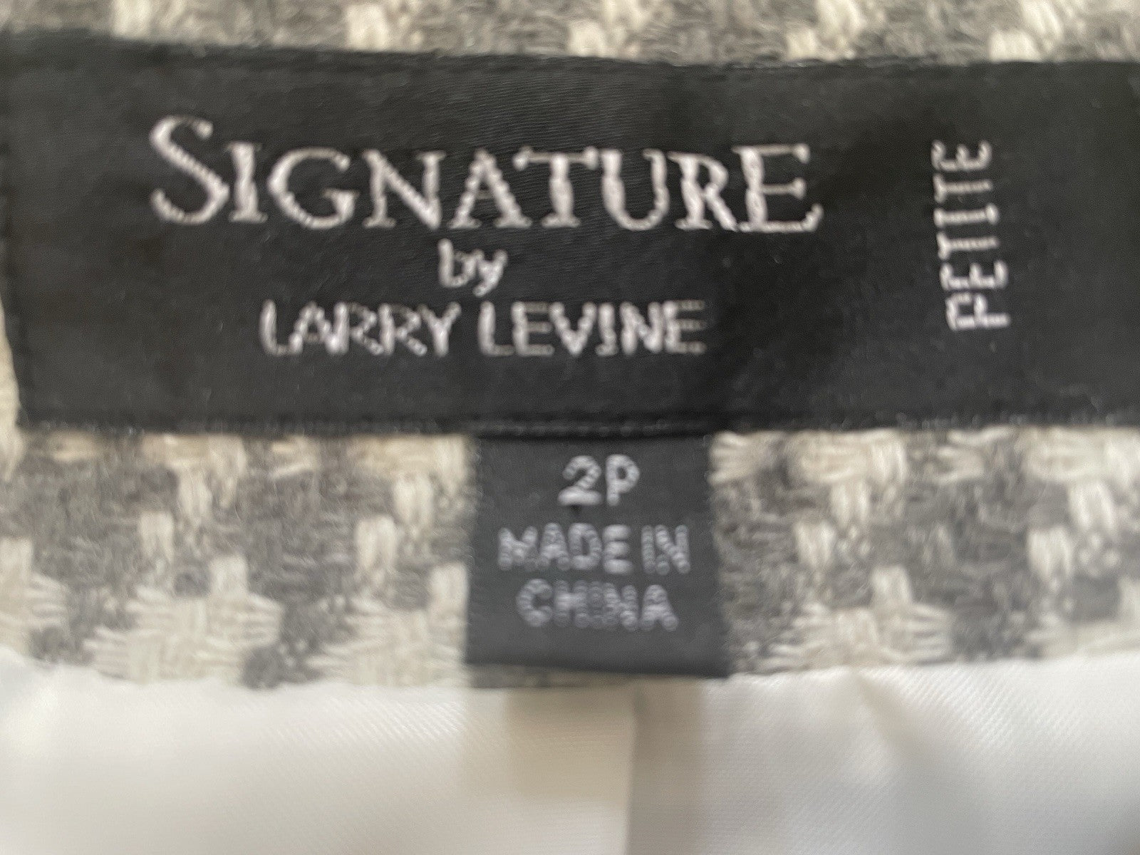 LARRY LEVINE Signature NWOT Soft Gray & Winter White Houndstooth Suit, Size 2P13