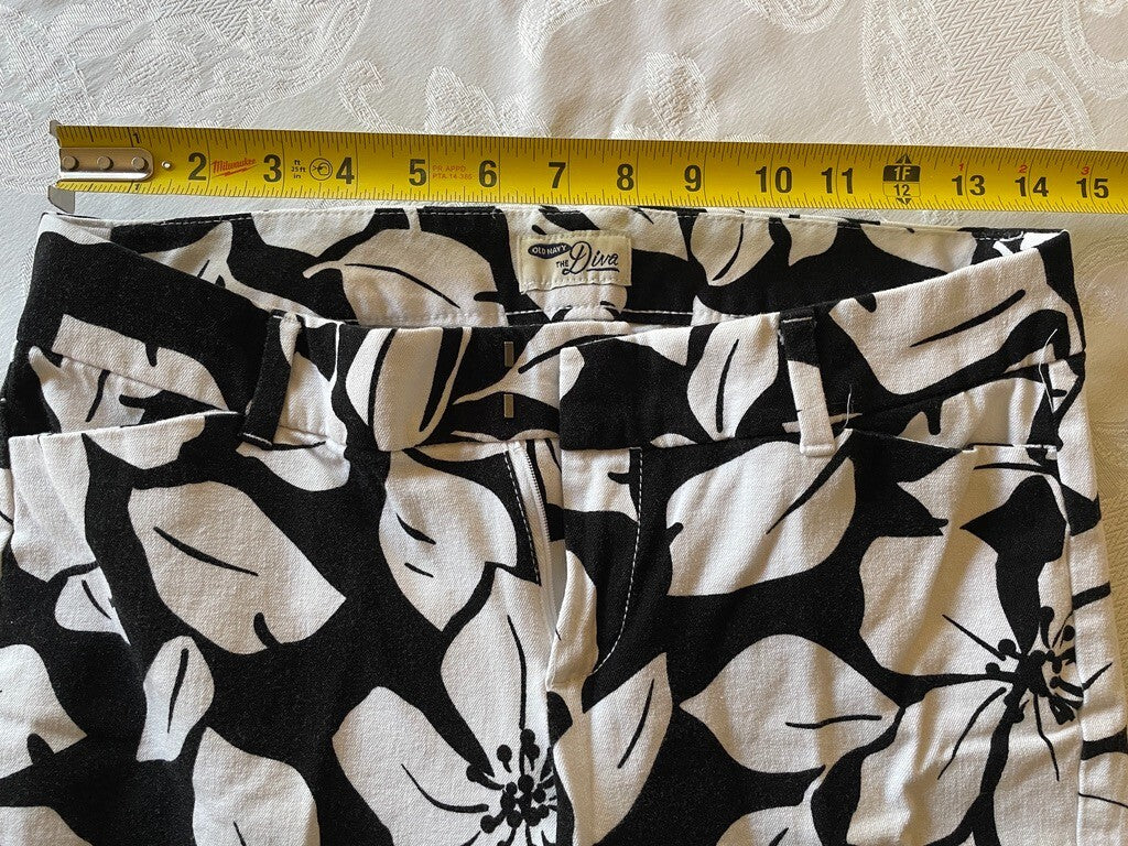 OLD NAVY Diva Bold Black and White Foral Print Cotton Pants, Size 66