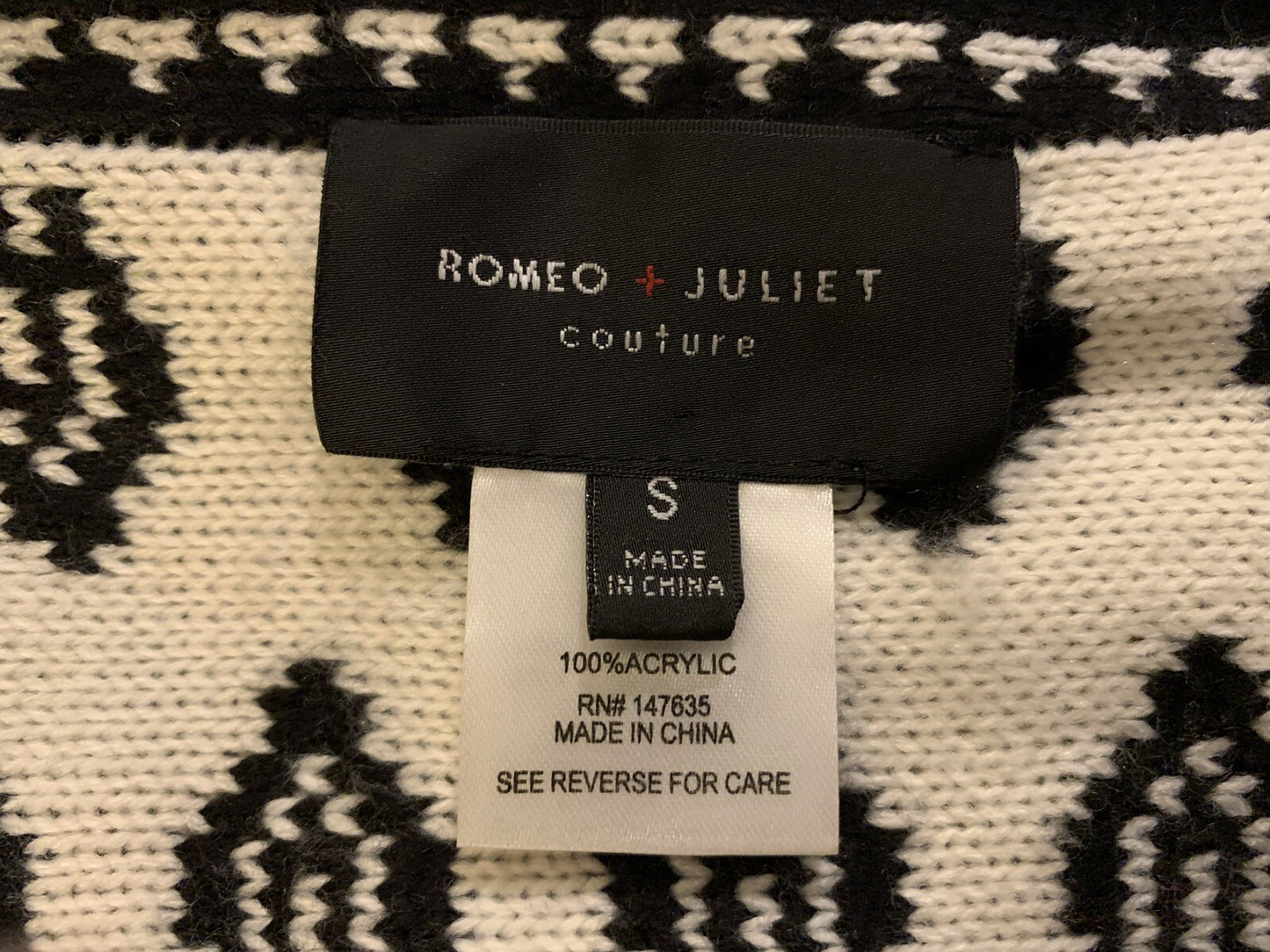 Reversible Black/White Asymmetrical Warm Sweater4