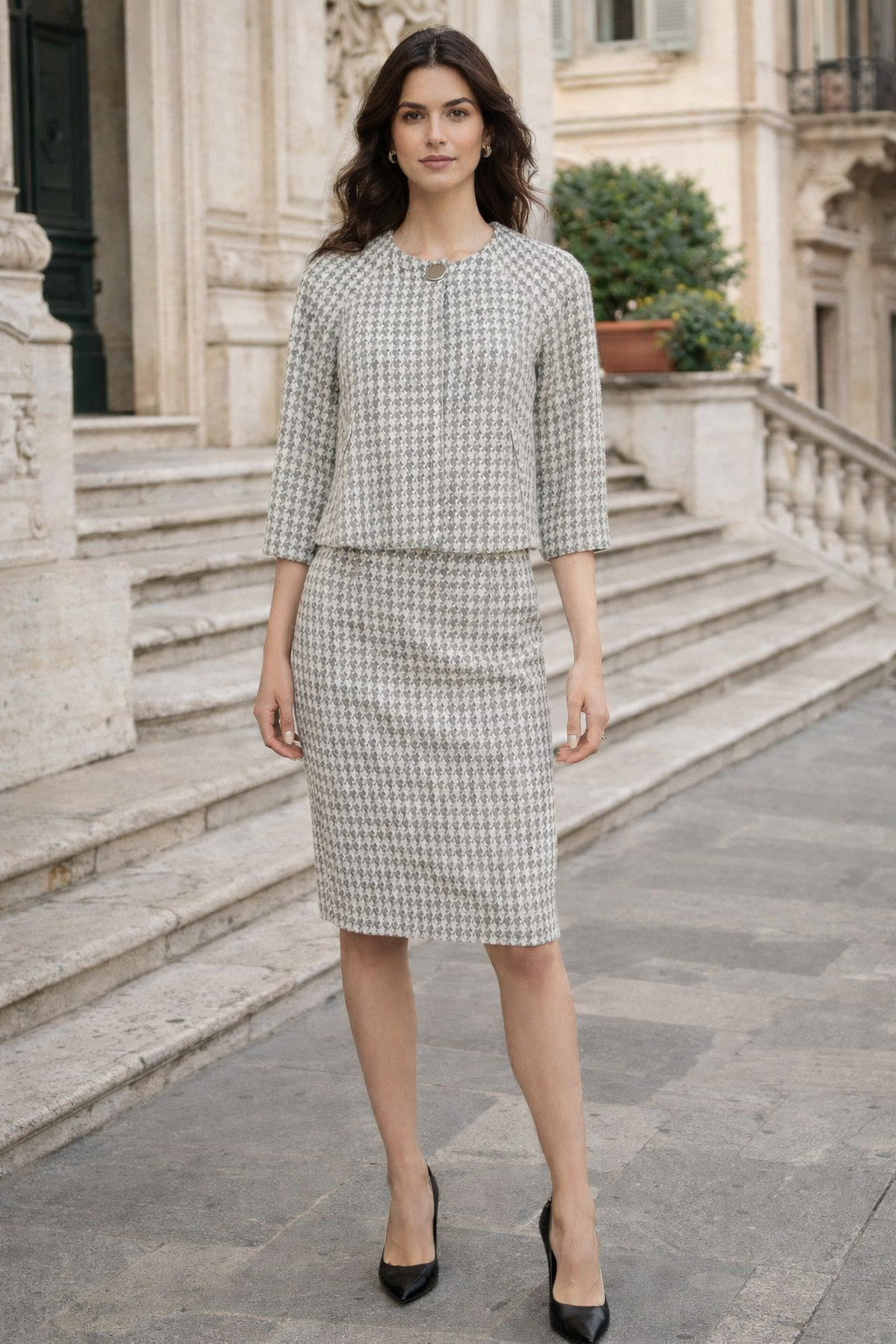 SIGNATURE by Larry Levine Soft Gray & Winter White Houndstooth Suit – Size 2P