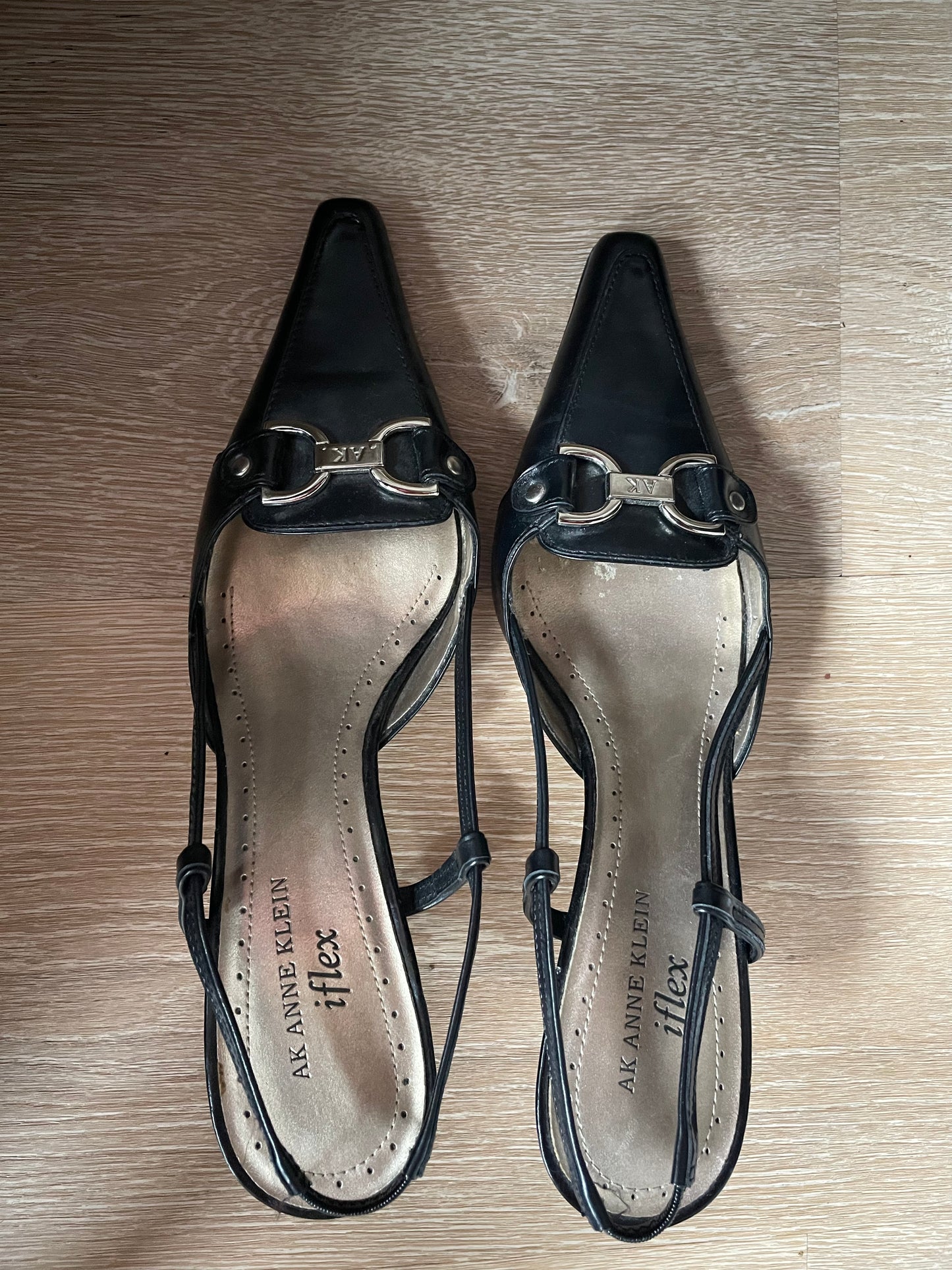 AK Anne Klein iFlex Mamacquirem Black Leather Slingback Heels - Size 7.5 M