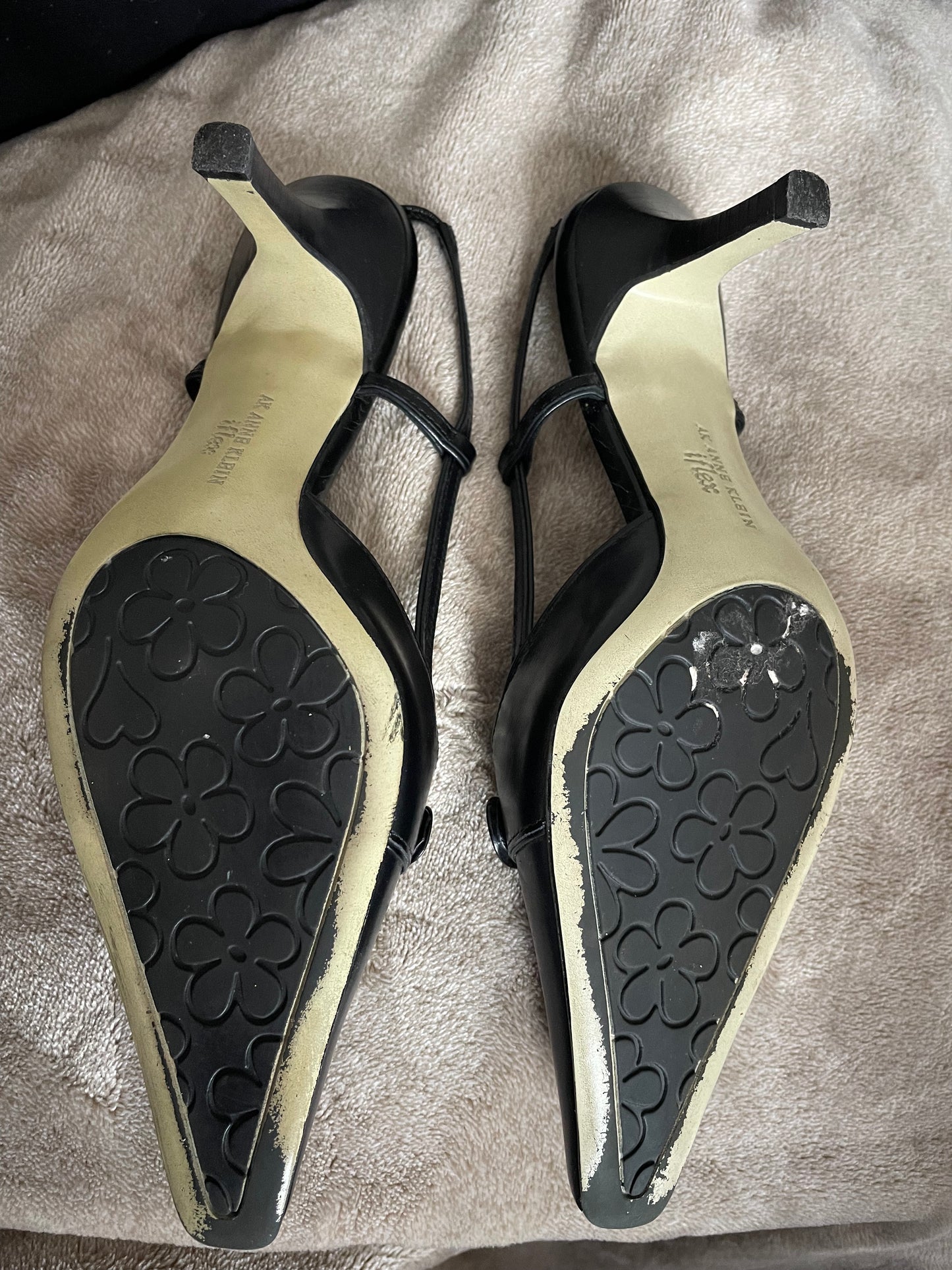 AK Anne Klein iFlex Mamacquirem Black Leather Slingback Heels - Size 7.5 M