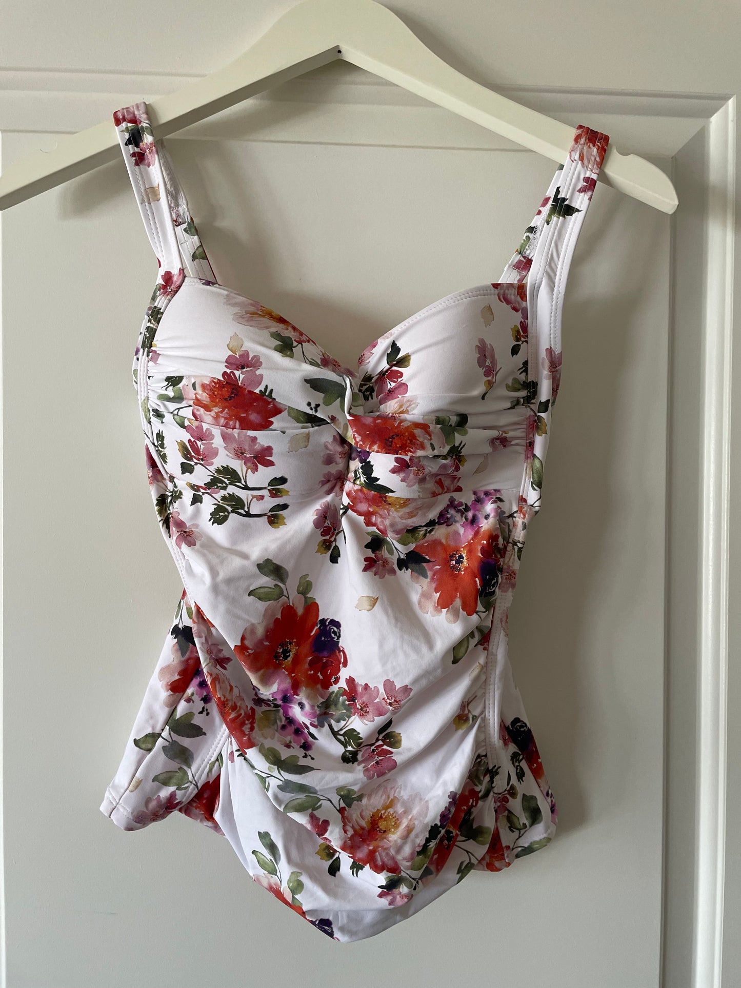 NIP TUCK SWIM Floral Tankini Swimsuit Set – Multi Fit Cup – Size 6