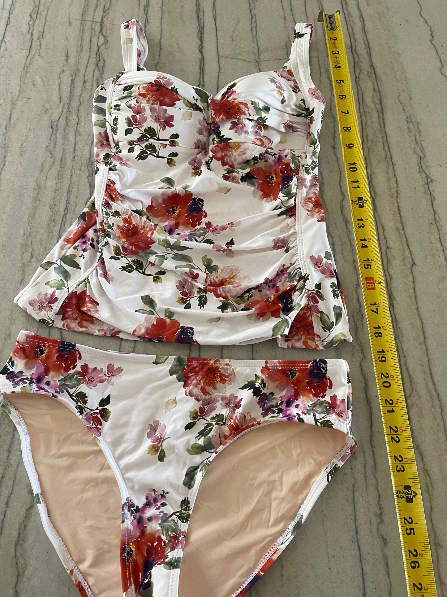 NIP TUCK SWIM Floral Tankini Swimsuit Set – Multi Fit Cup – Size 6