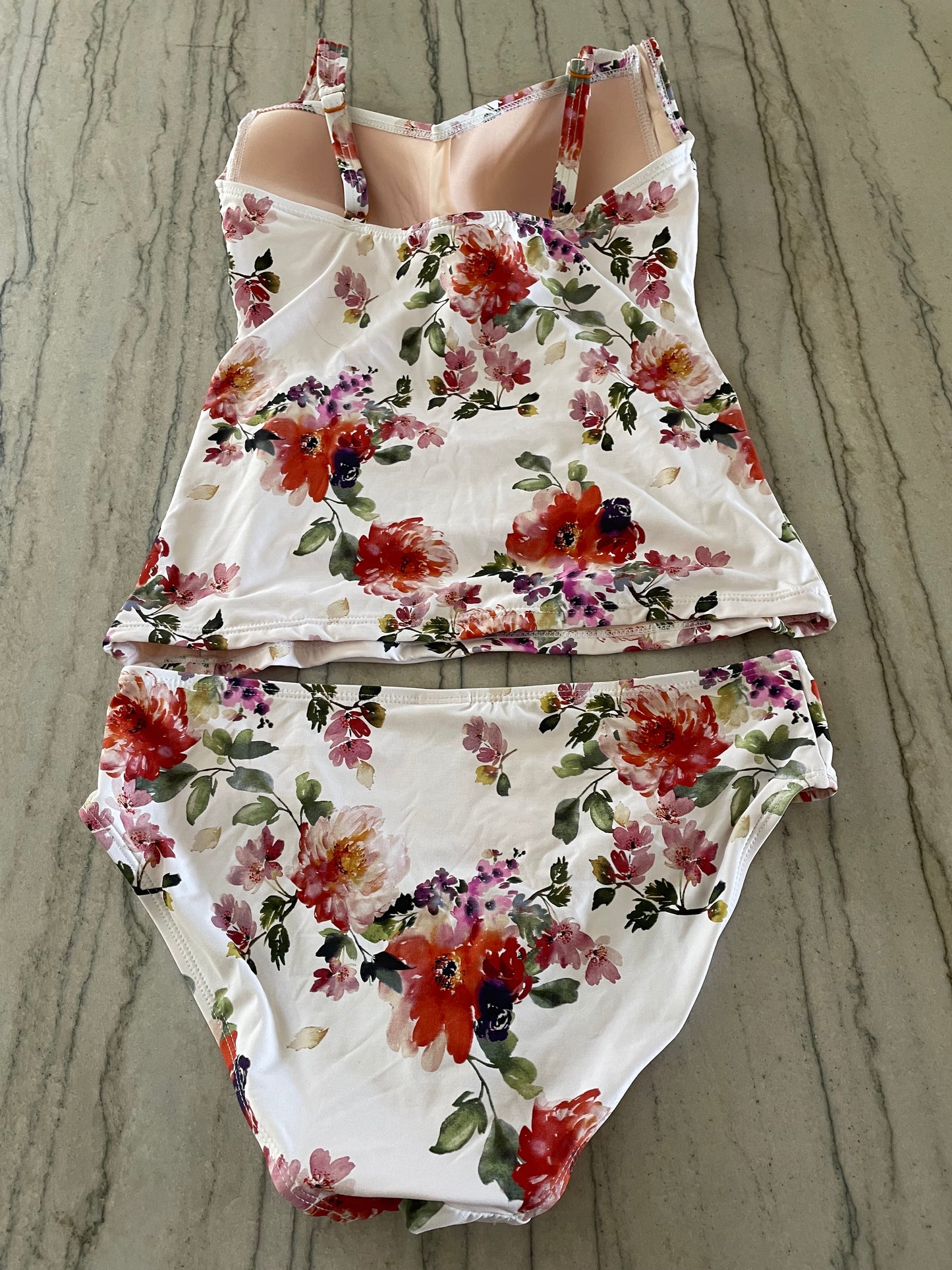 NIP TUCK SWIM Floral Tankini Swimsuit Set – Multi Fit Cup – Size 6